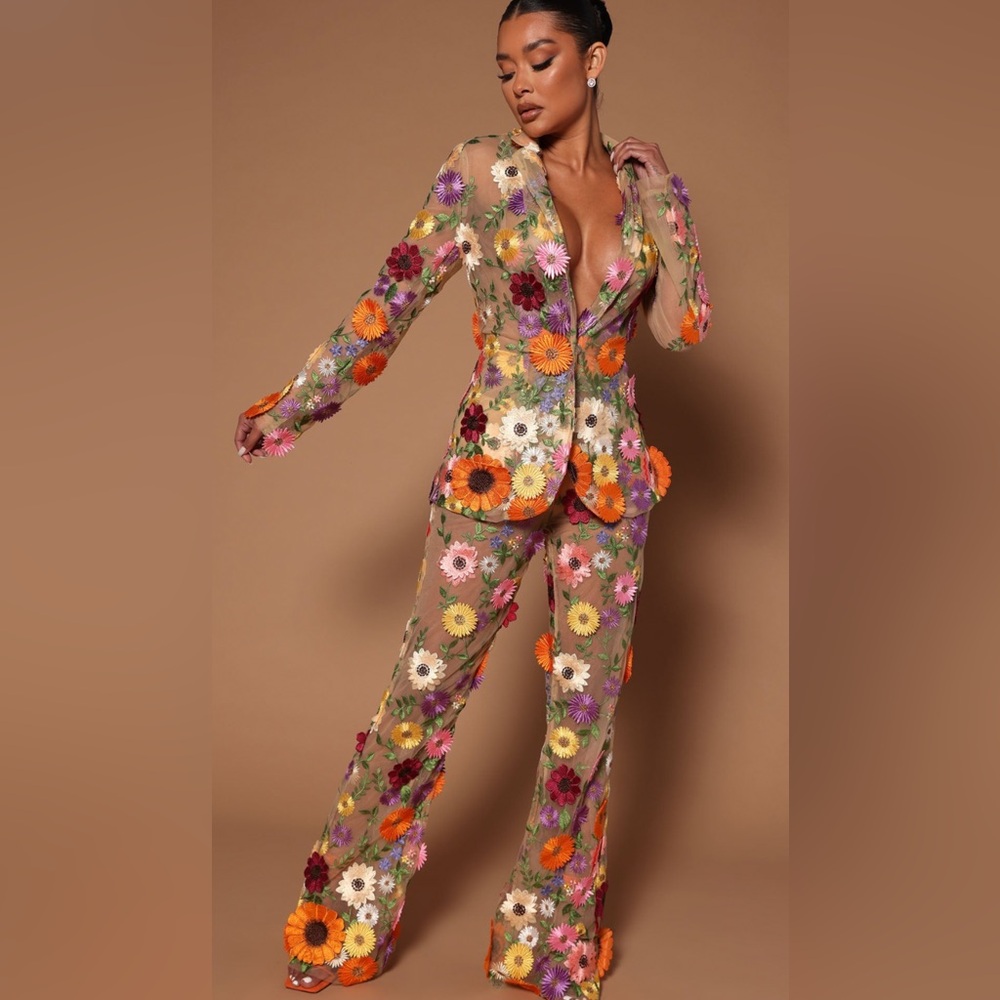 BEAUTIFUL FLOWER EMBROIDERED SUIT